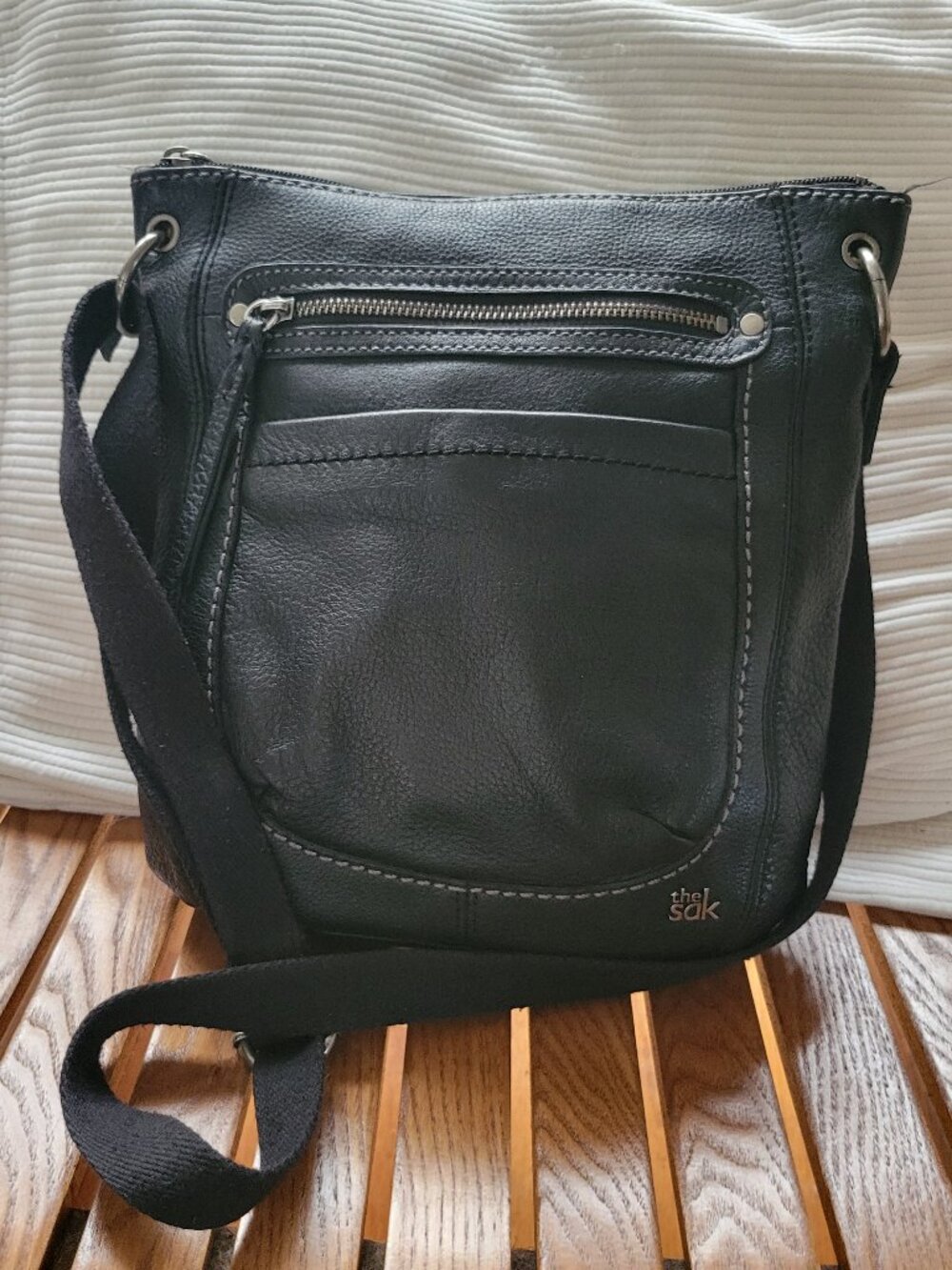 The Sak Iris Black Leather Crossbody Bag Zip Front Pocket - Picture 2 of 6